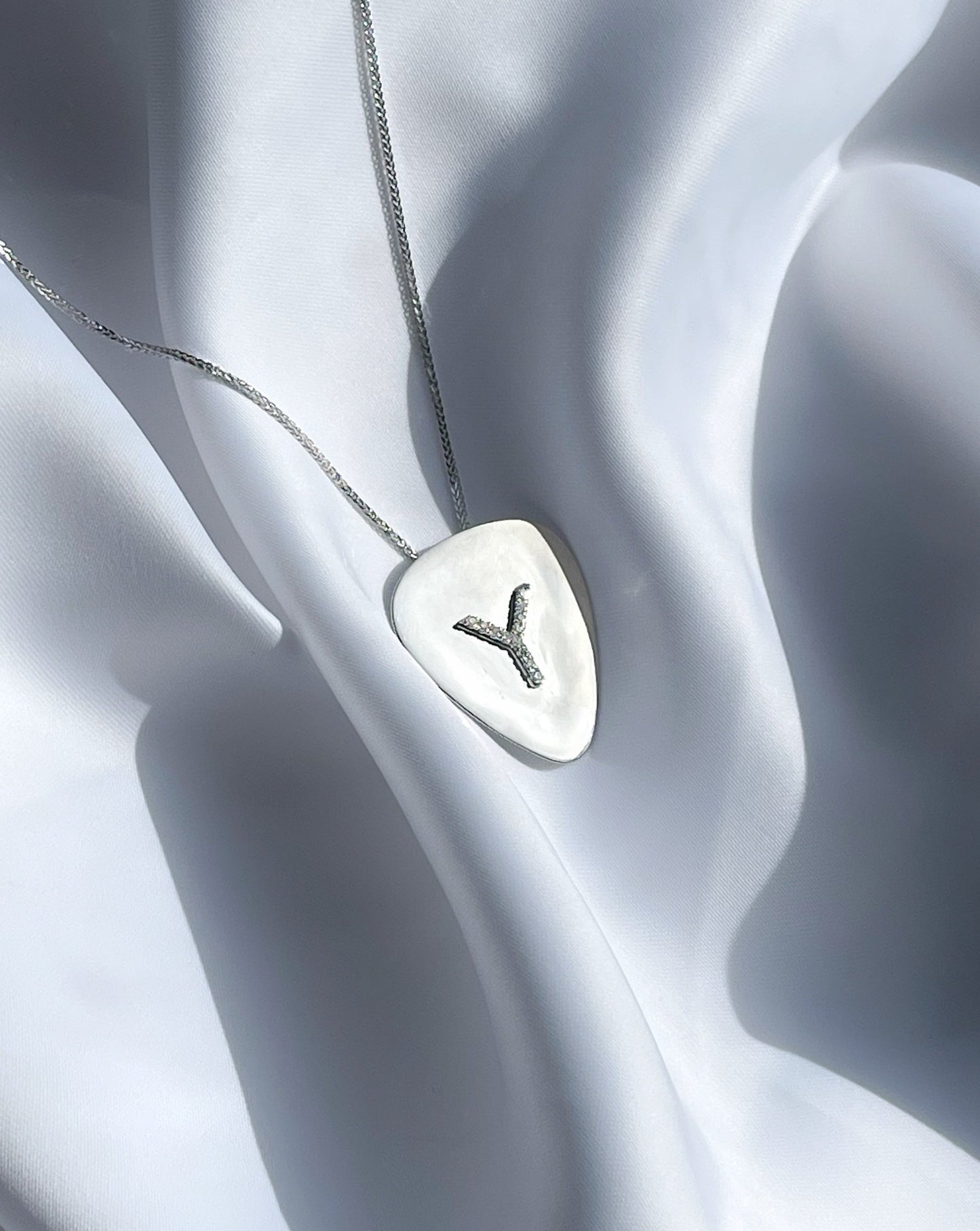 Guitar pick diamonds Necklace 14K | 14K שרשרת מפרט יהלומים